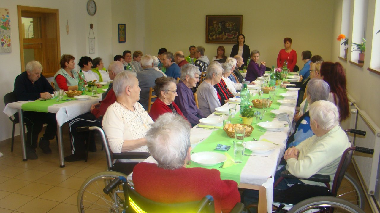 Spoločný obed pri príležitosti 10.výročia vzniku Nezábudky a vystúpenie detí z MŠ Štúrova