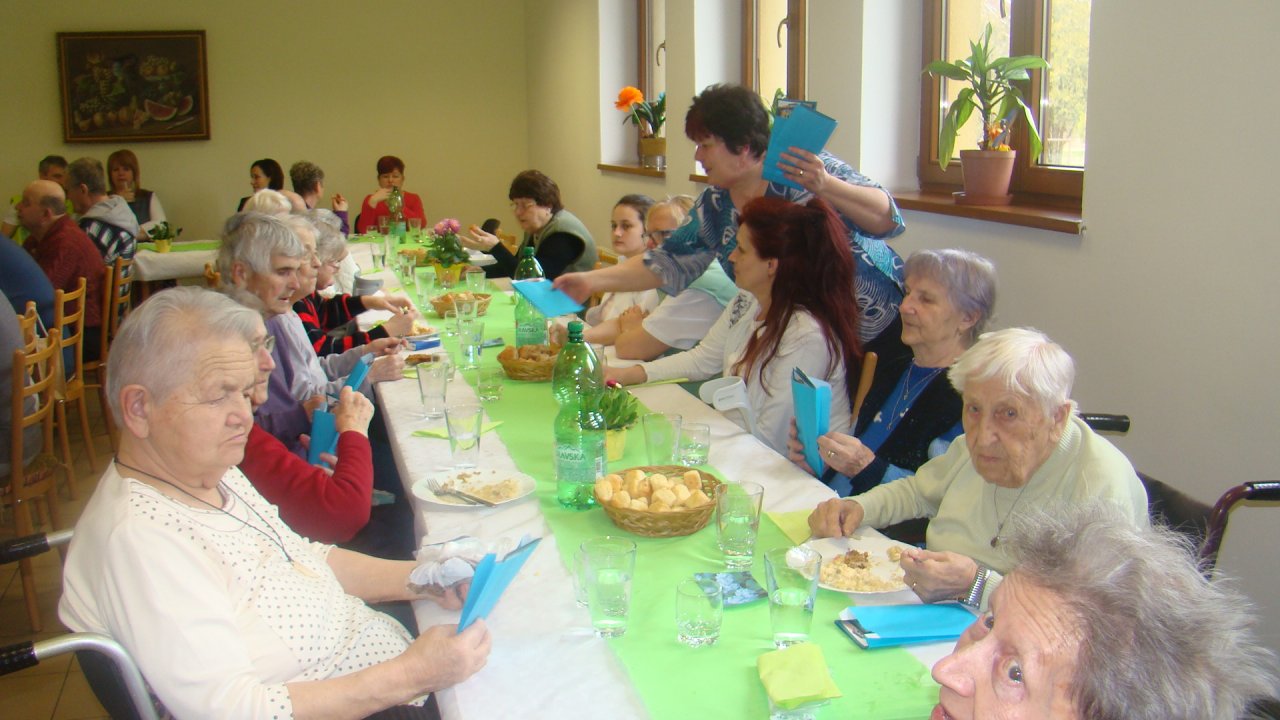 Spoločný obed pri príležitosti 10.výročia vzniku Nezábudky a vystúpenie detí z MŠ Štúrova